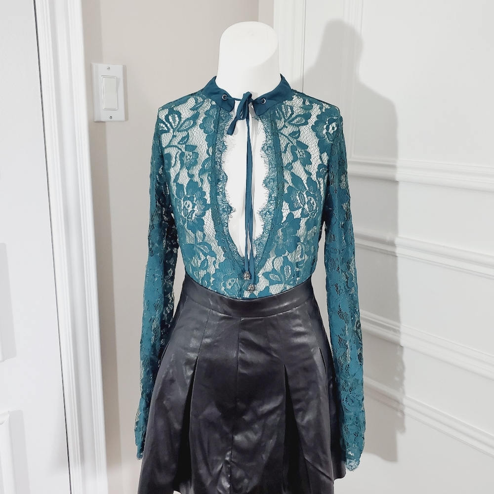 Vintage LULUMARI Teal Bell Sleeved Lace Bodysuit